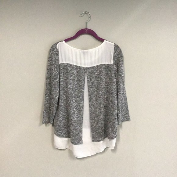 THE LIMITED White and Black print  sweater / blouse .‎ SIze Sm - Picture 2 of 4